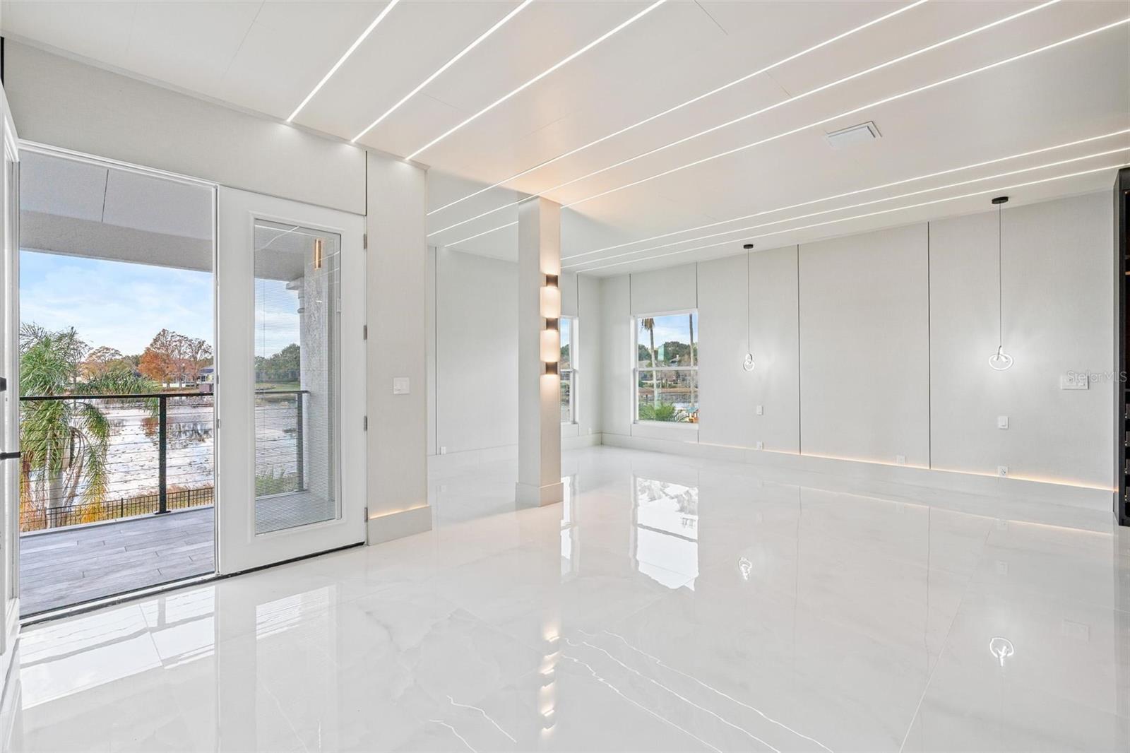 Image 22 of 75 For 10843 Lakeshore Drive