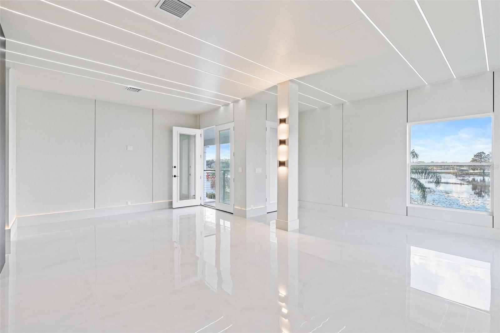 Image 24 of 75 For 10843 Lakeshore Drive