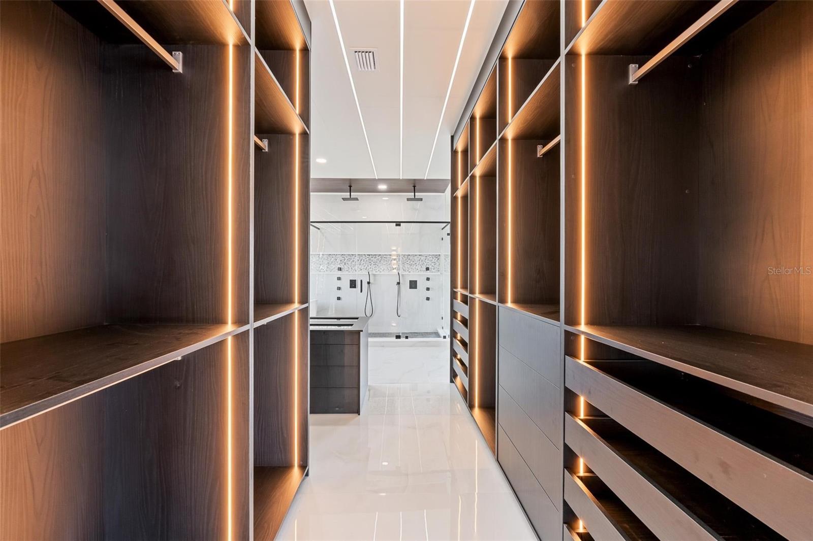 Image 25 of 75 For 10843 Lakeshore Drive