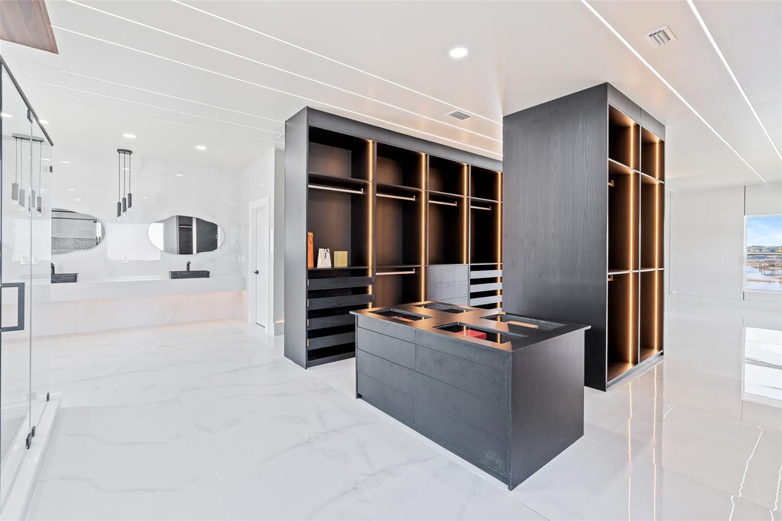 Image 27 of 75 For 10843 Lakeshore Drive