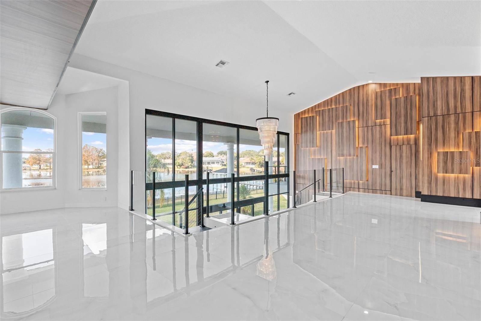 Image 31 of 75 For 10843 Lakeshore Drive