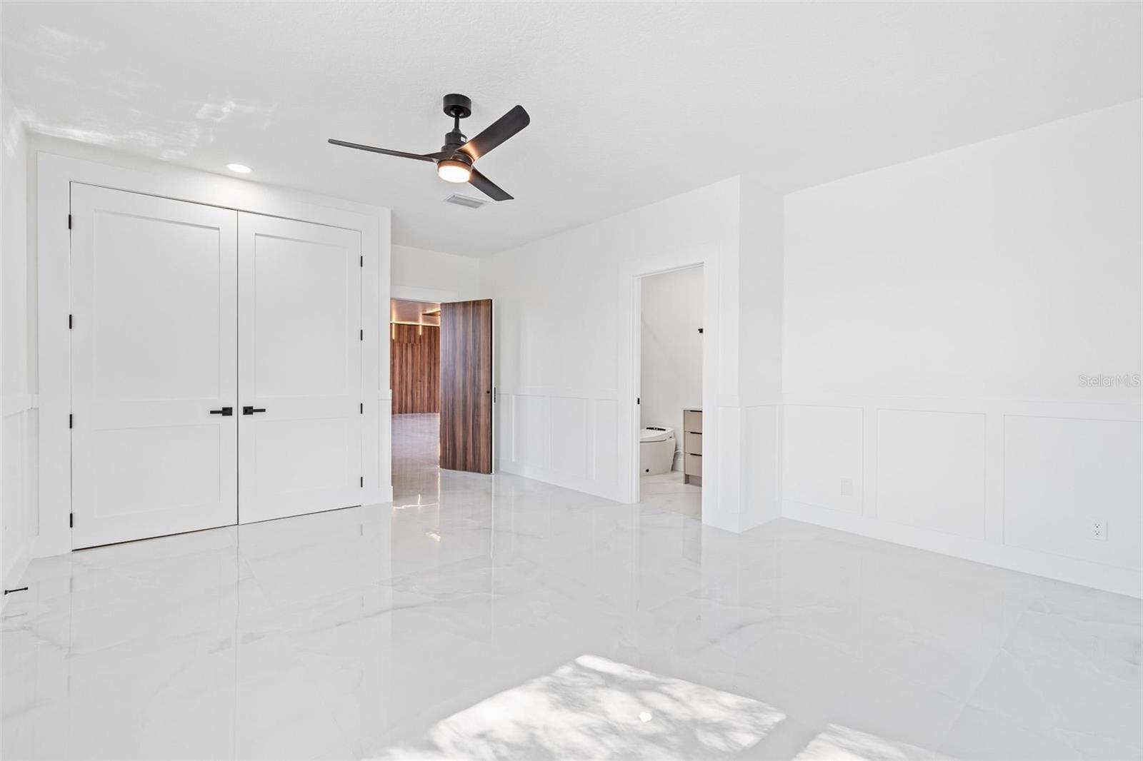 Image 42 of 75 For 10843 Lakeshore Drive