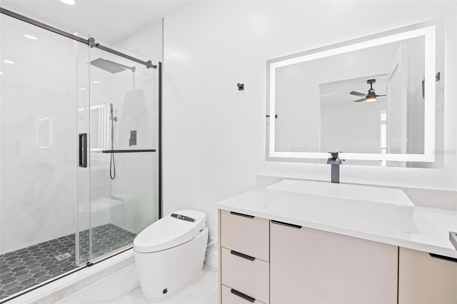 Image 43 of 75 For 10843 Lakeshore Drive