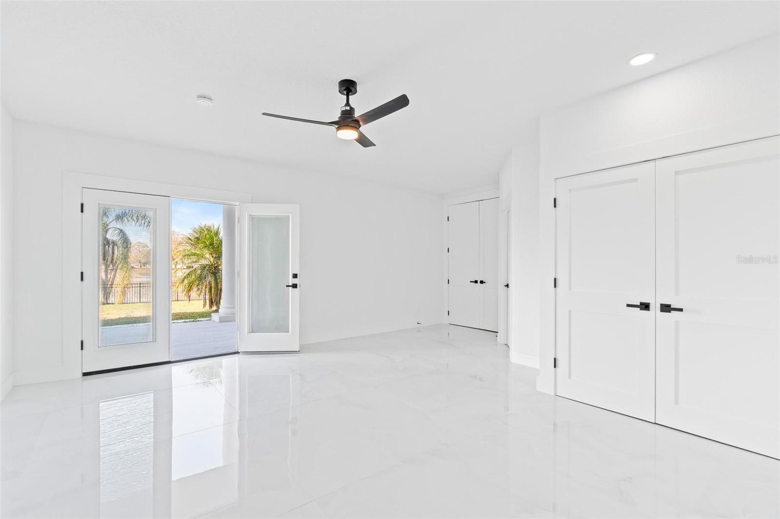 Image 50 of 75 For 10843 Lakeshore Drive