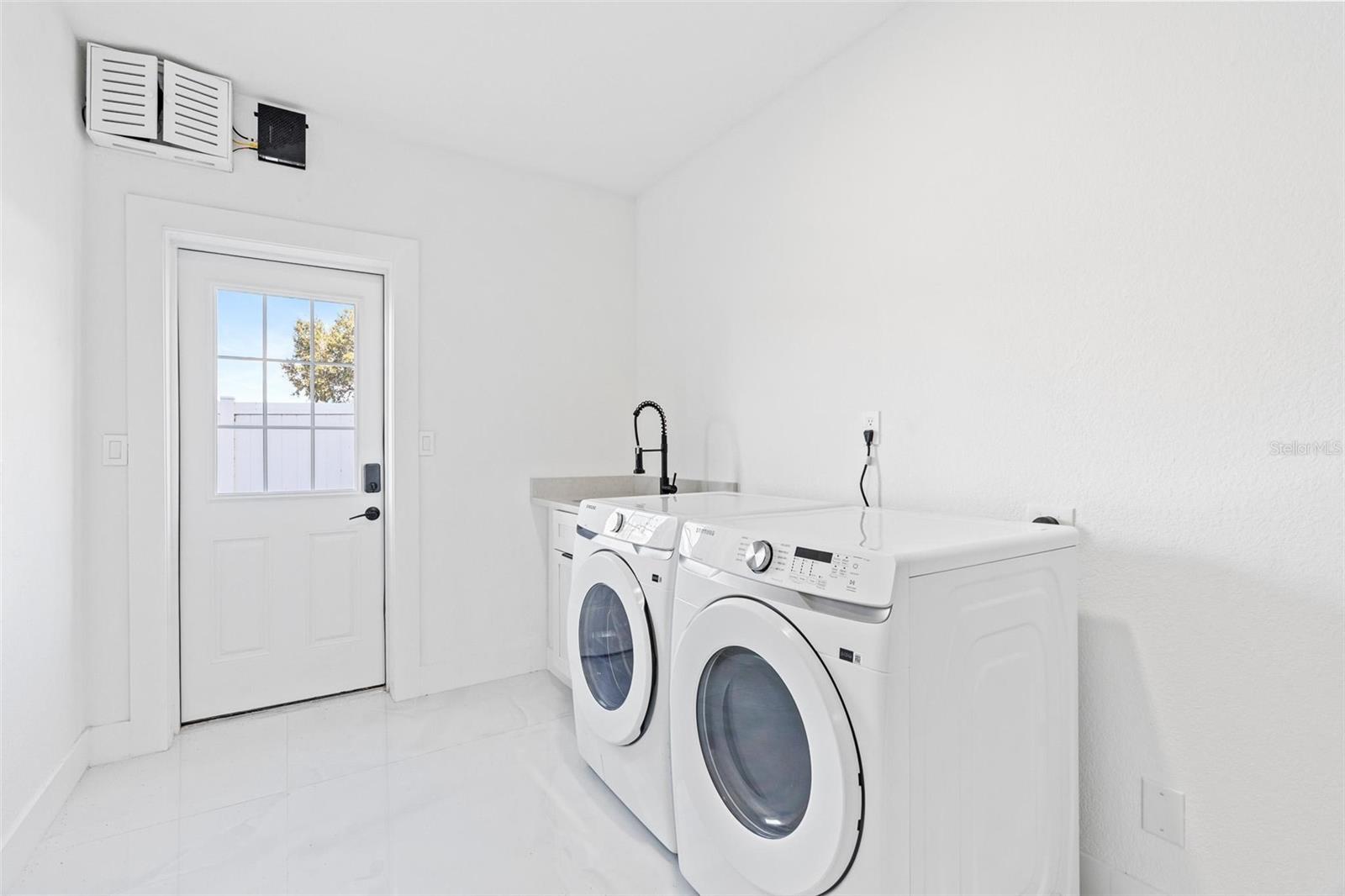 Image 53 of 75 For 10843 Lakeshore Drive