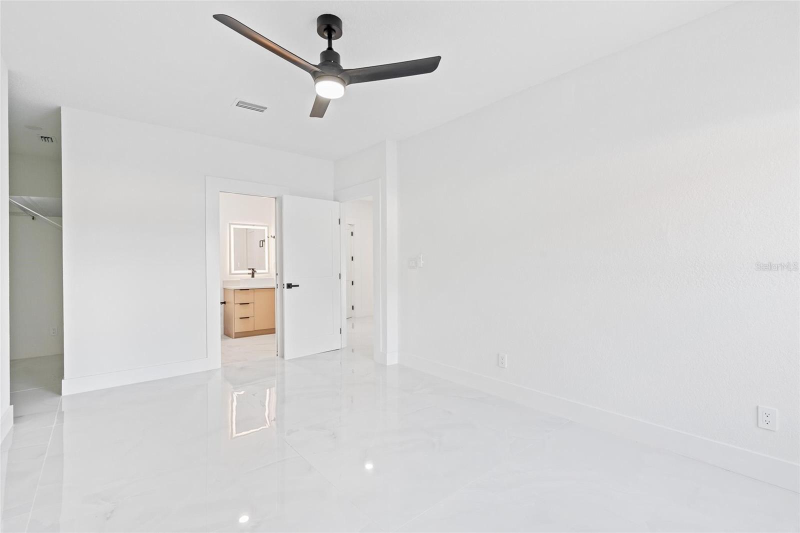 Image 54 of 75 For 10843 Lakeshore Drive