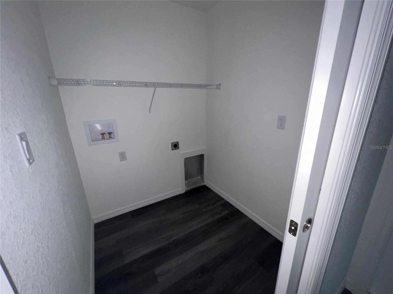 Image 8 of 23 For 9 Maple Drive Way