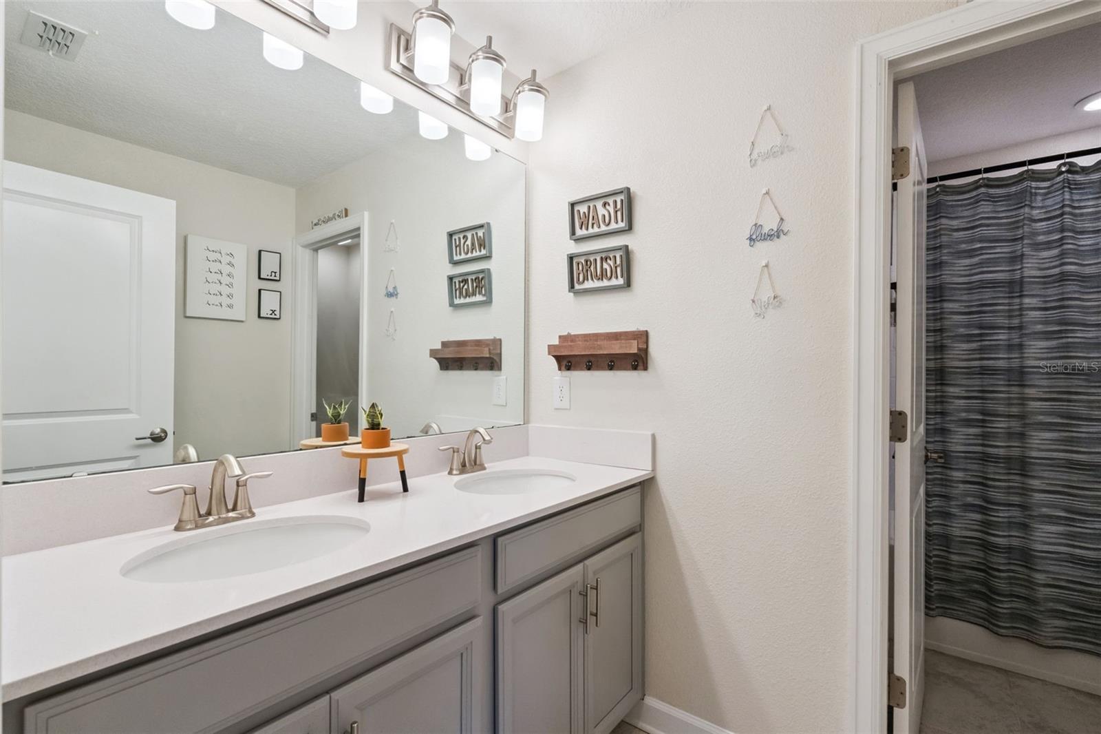 Image 34 of 68 For 11120 Robert Frost Drive