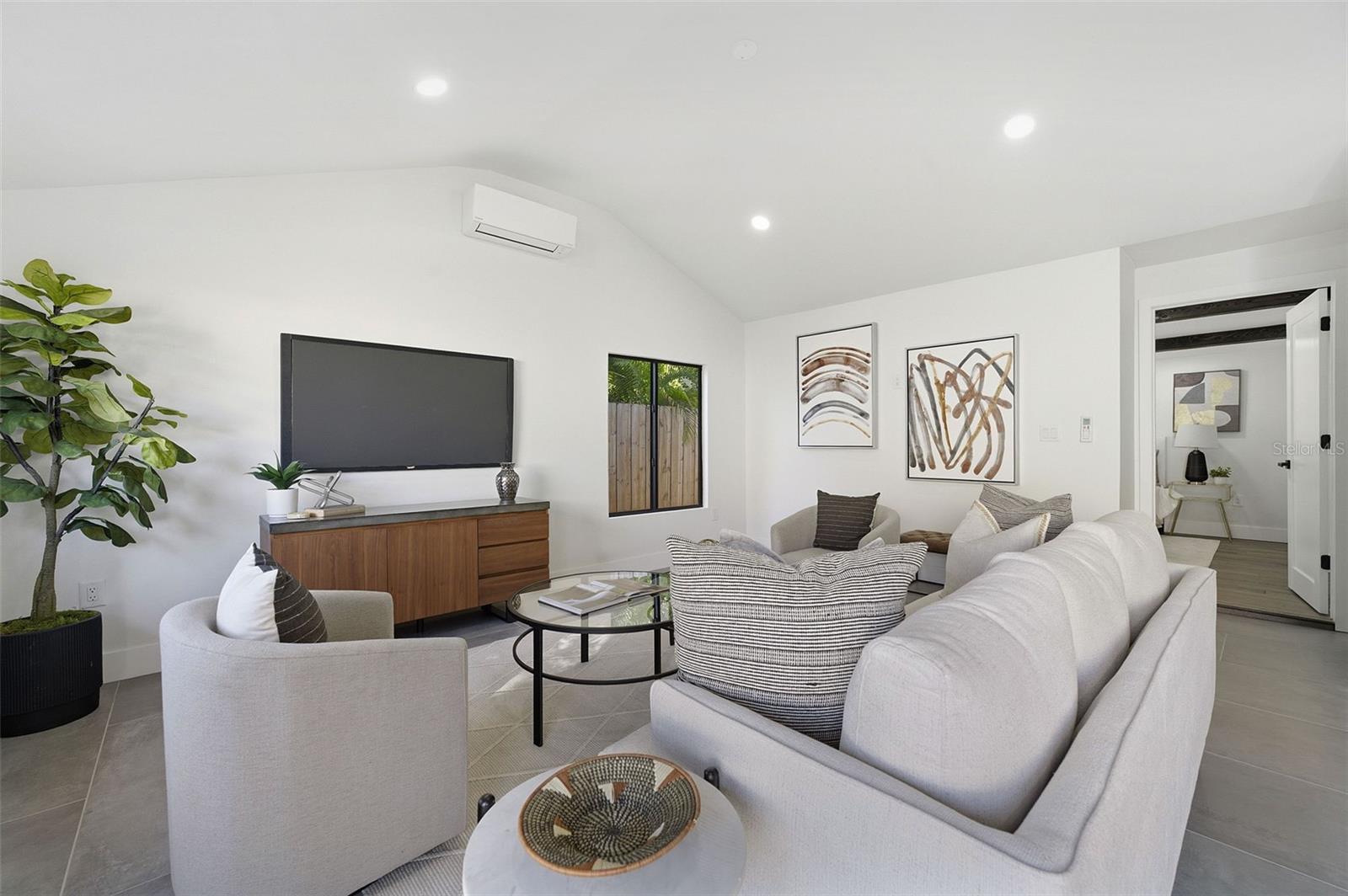 Image 14 of 31 For 1308 Oregon Street