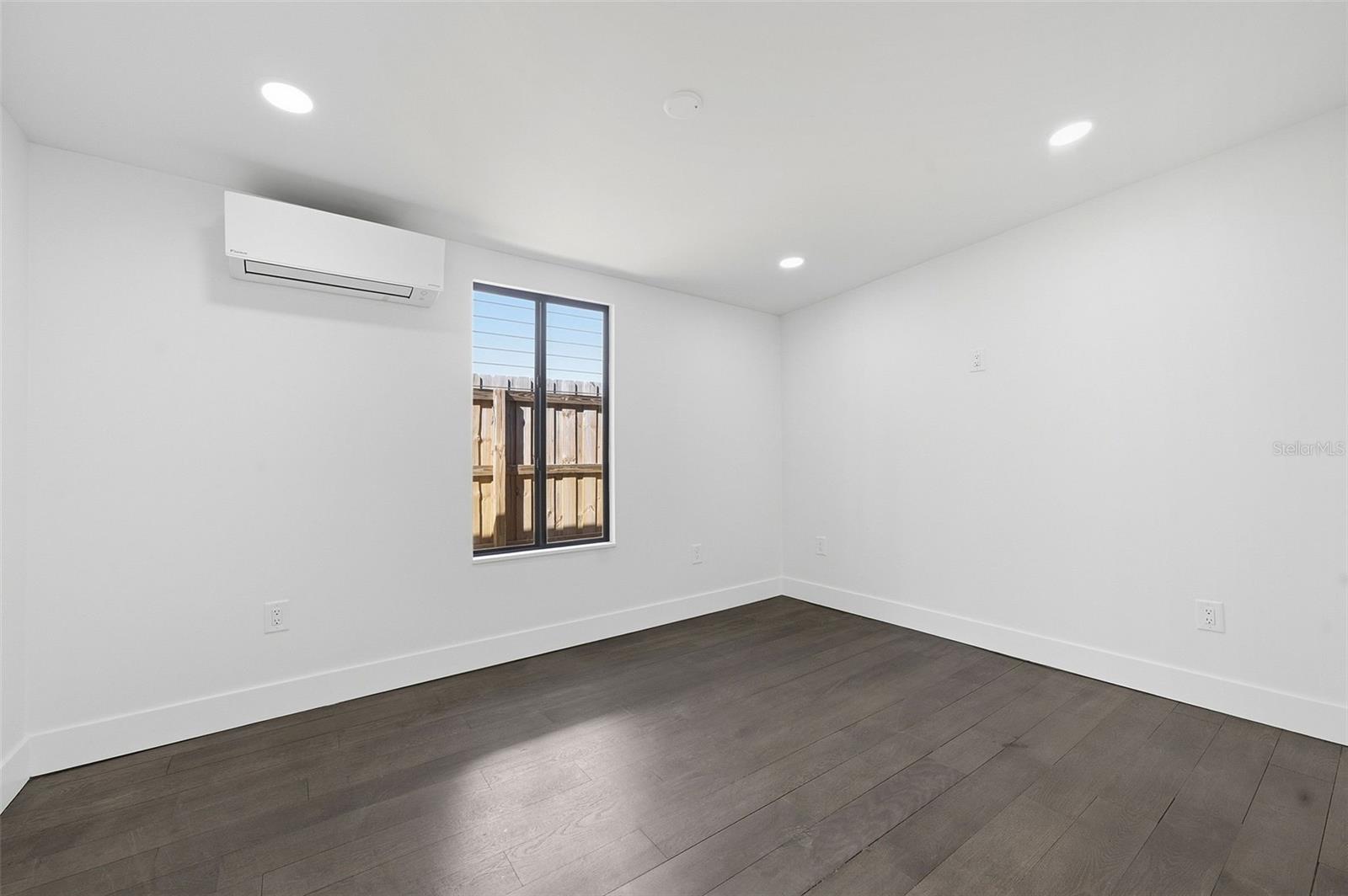 Image 23 of 31 For 1308 Oregon Street