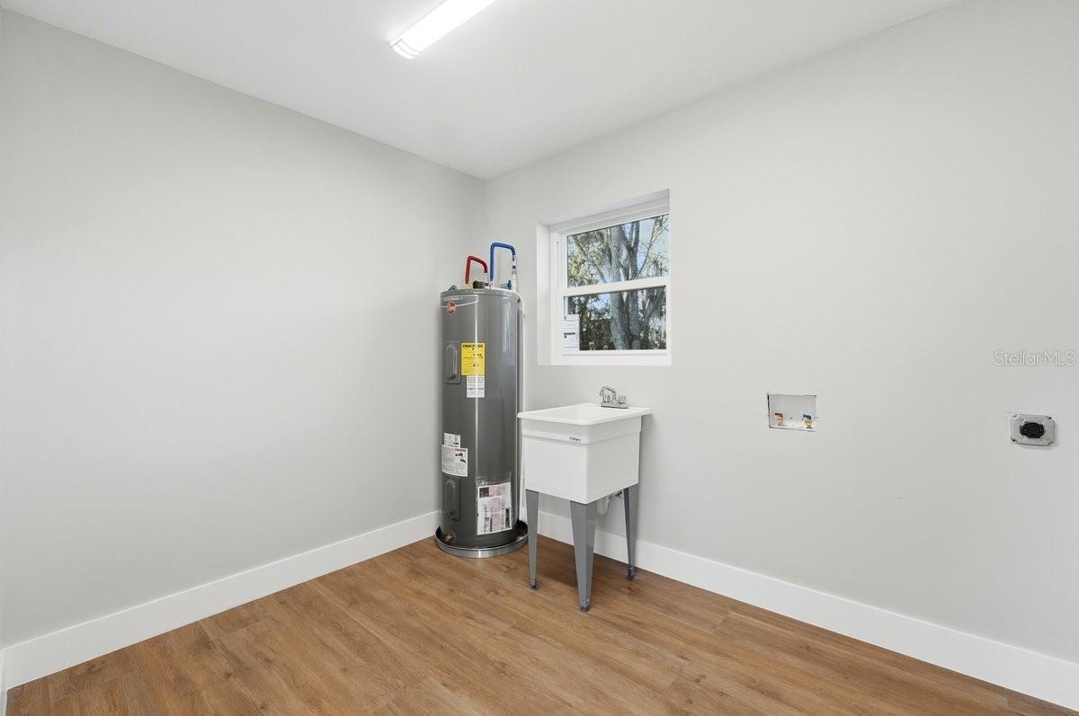 Image 12 of 39 For 330 Montana Avenue