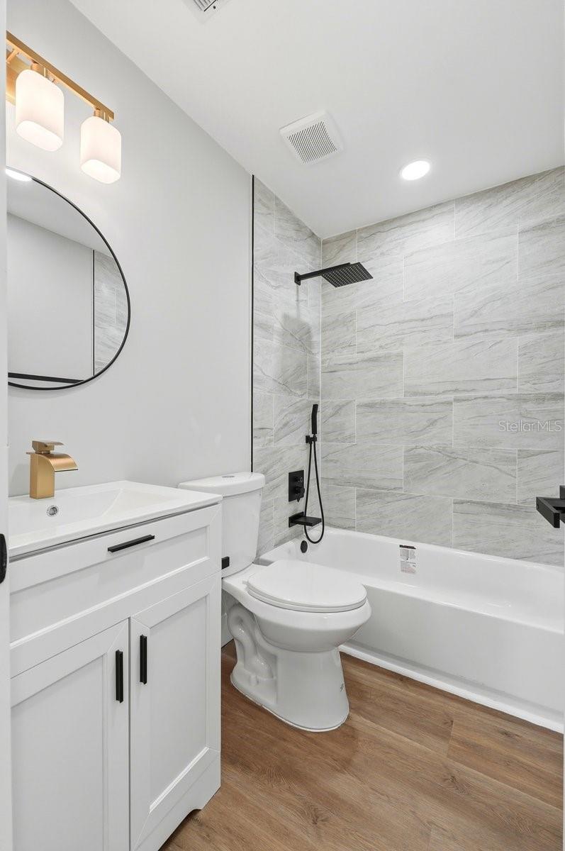 Image 13 of 39 For 330 Montana Avenue