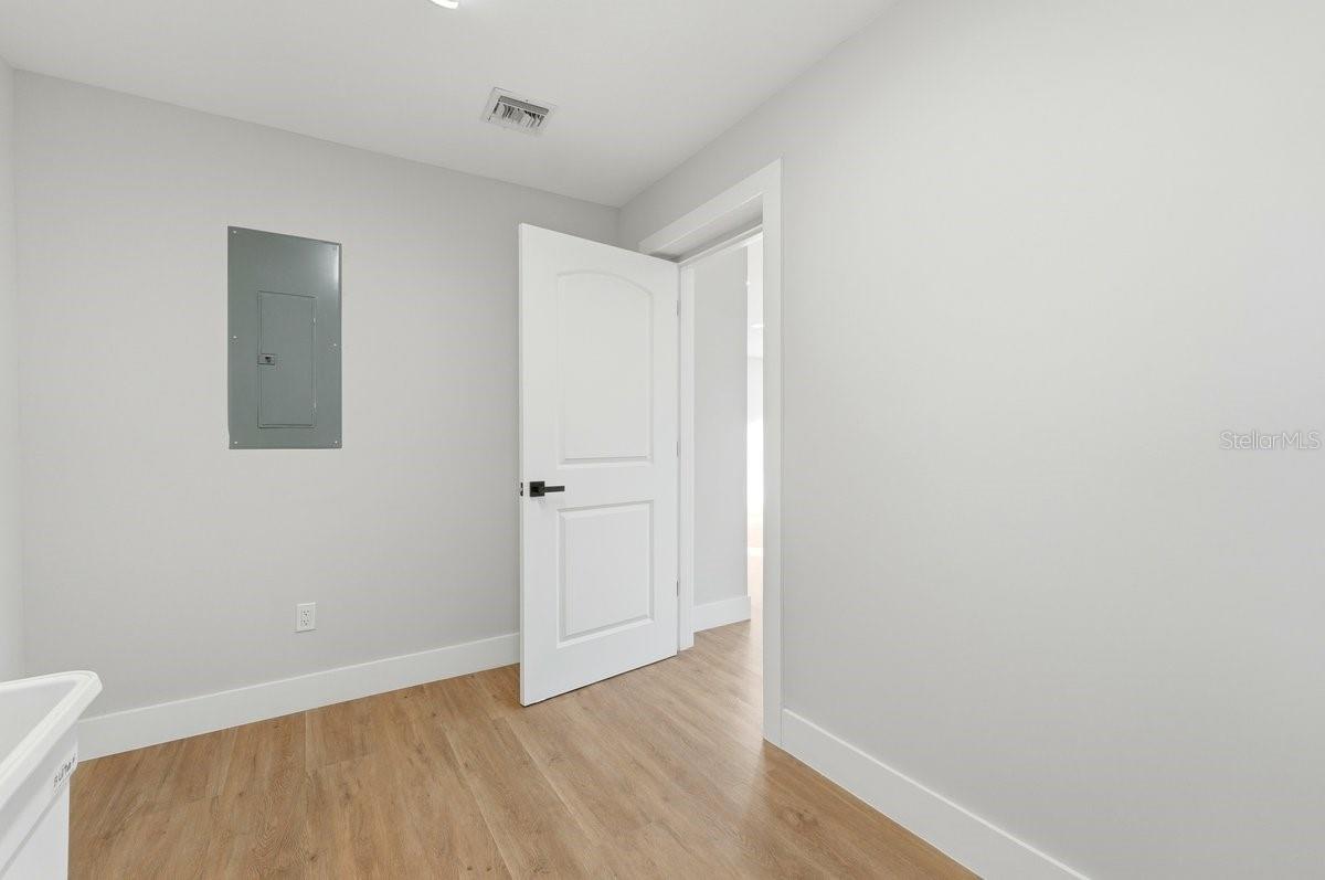 Image 14 of 39 For 330 Montana Avenue