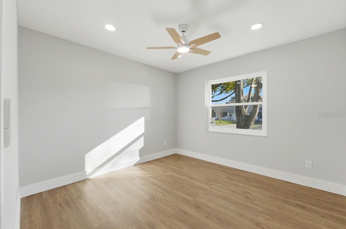 Image 15 of 39 For 330 Montana Avenue