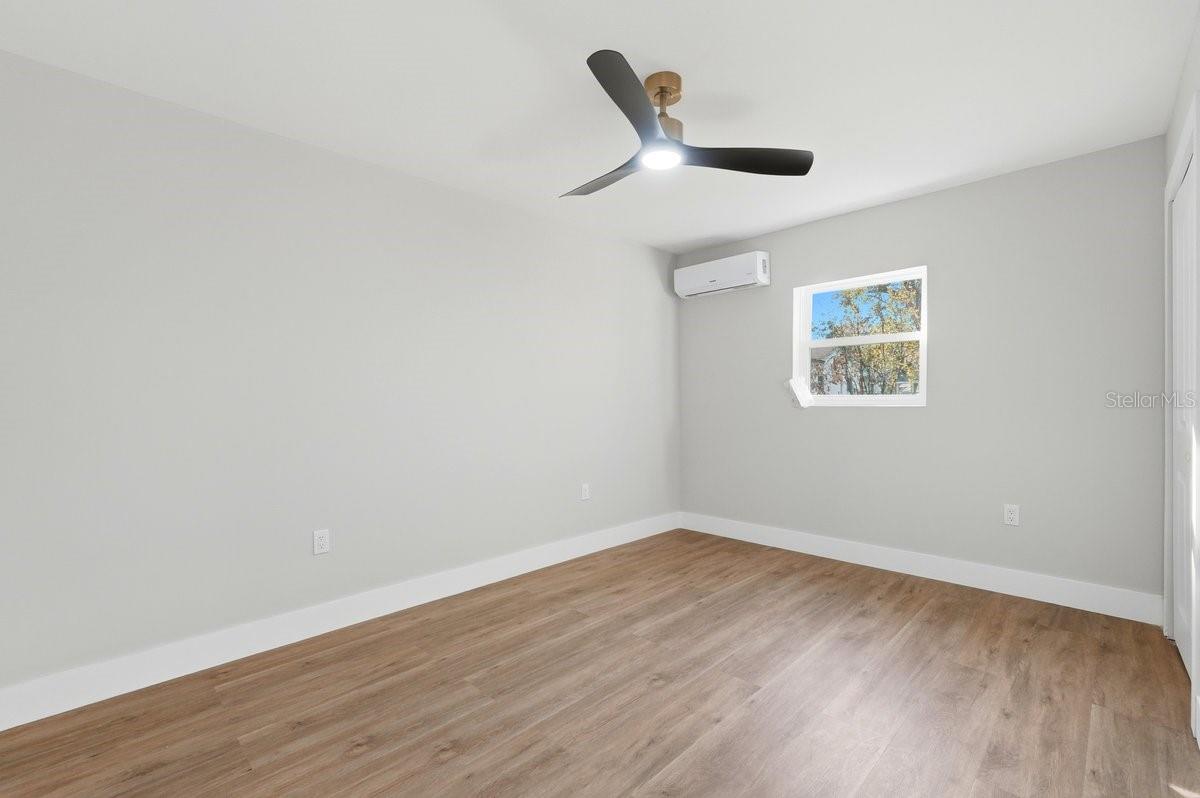 Image 16 of 39 For 330 Montana Avenue