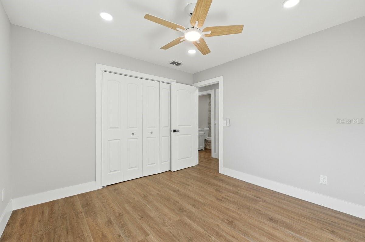 Image 17 of 39 For 330 Montana Avenue