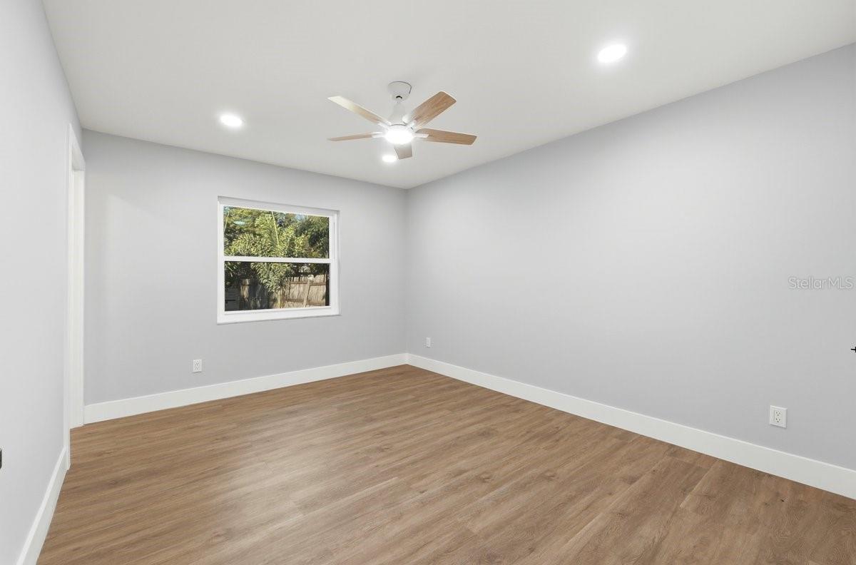 Image 18 of 39 For 330 Montana Avenue