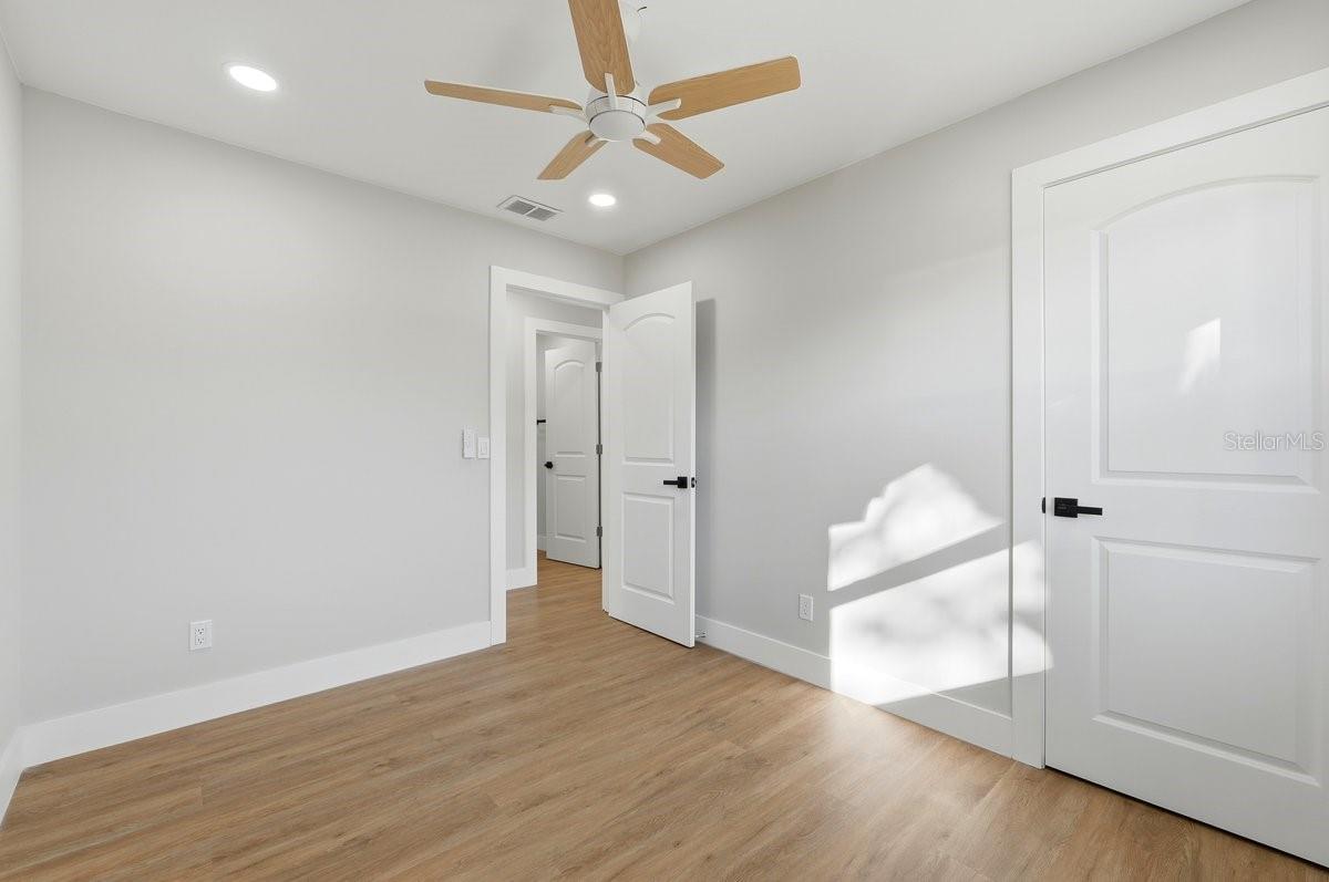 Image 19 of 39 For 330 Montana Avenue