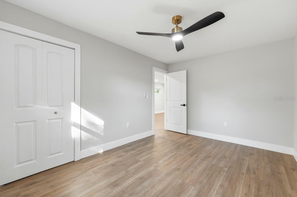 Image 20 of 39 For 330 Montana Avenue