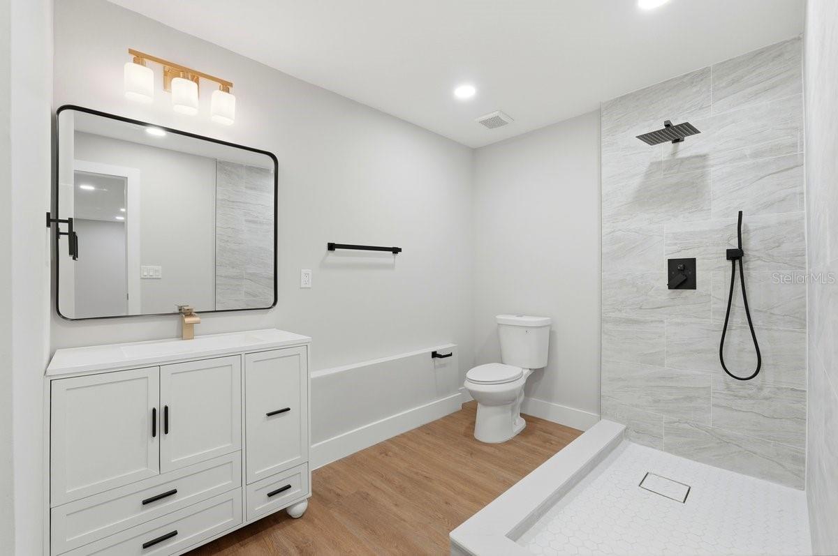 Image 22 of 39 For 330 Montana Avenue