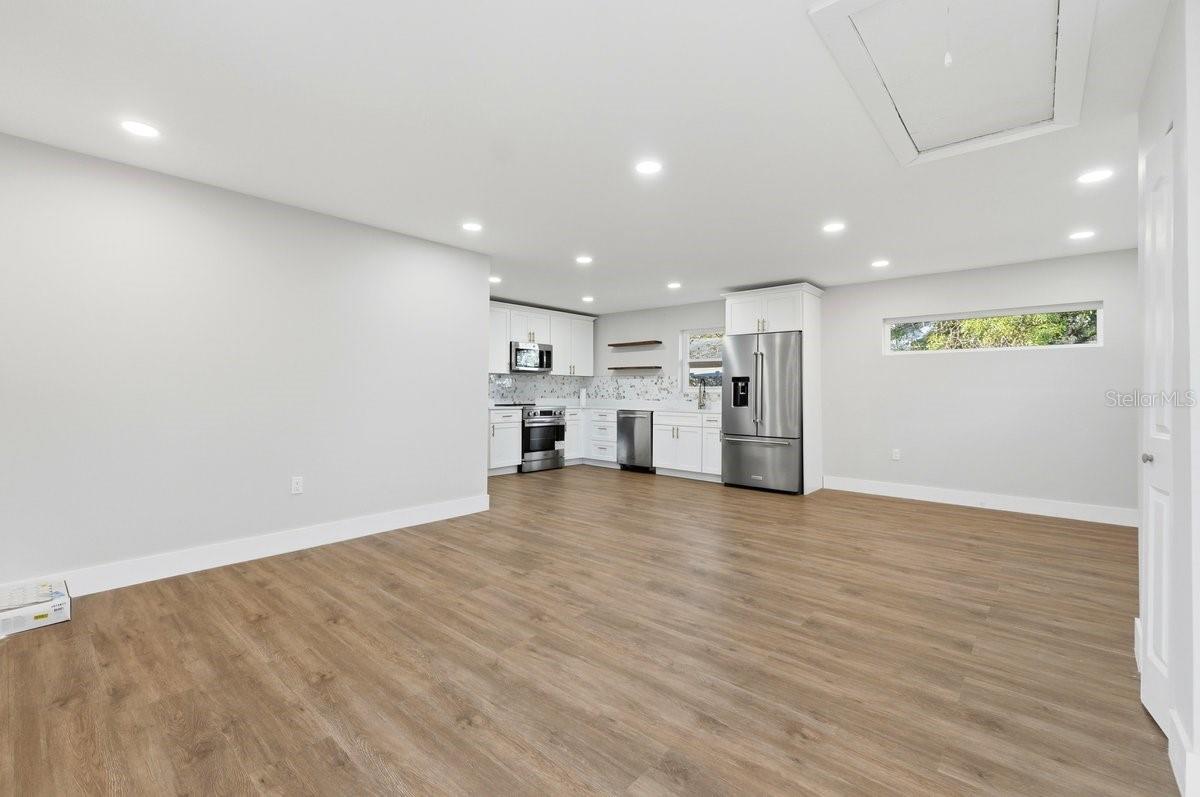 Image 30 of 39 For 330 Montana Avenue