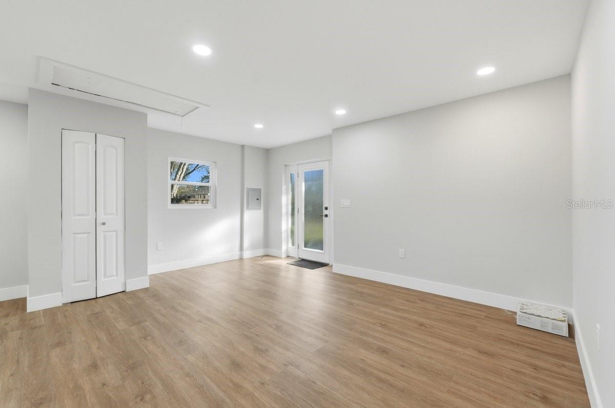 Image 31 of 39 For 330 Montana Avenue