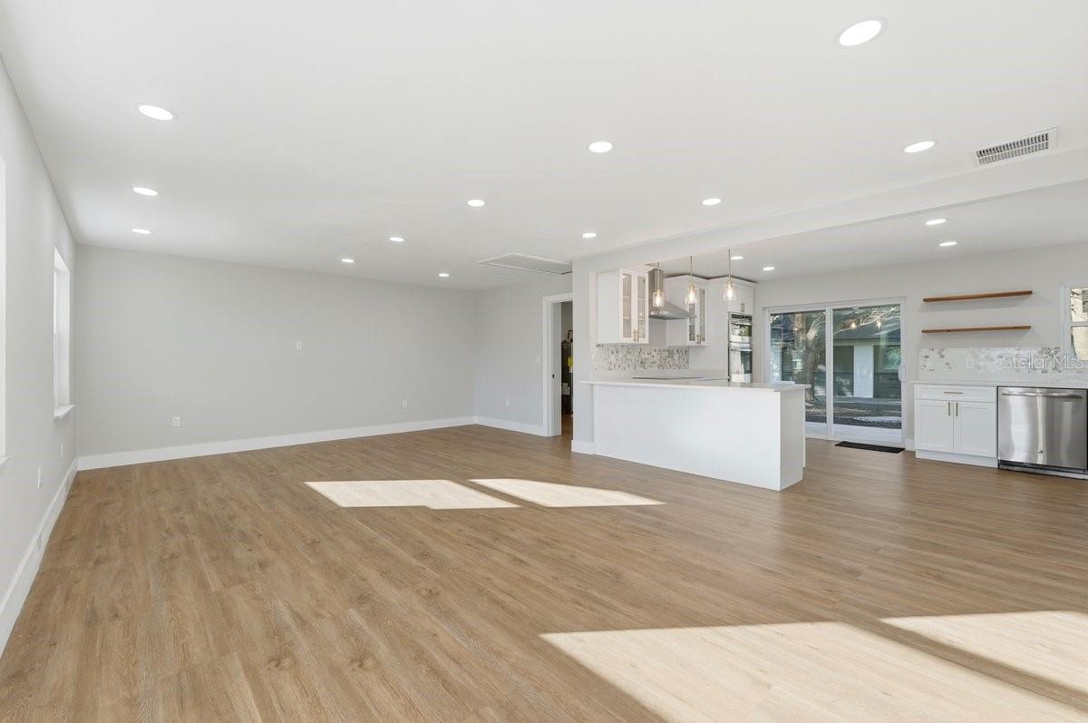 Image 6 of 39 For 330 Montana Avenue