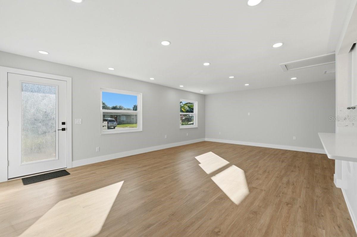 Image 7 of 39 For 330 Montana Avenue