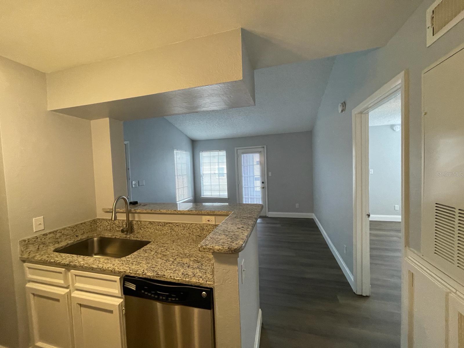 Image 10 of 32 For 5500 Devonbriar Way 212