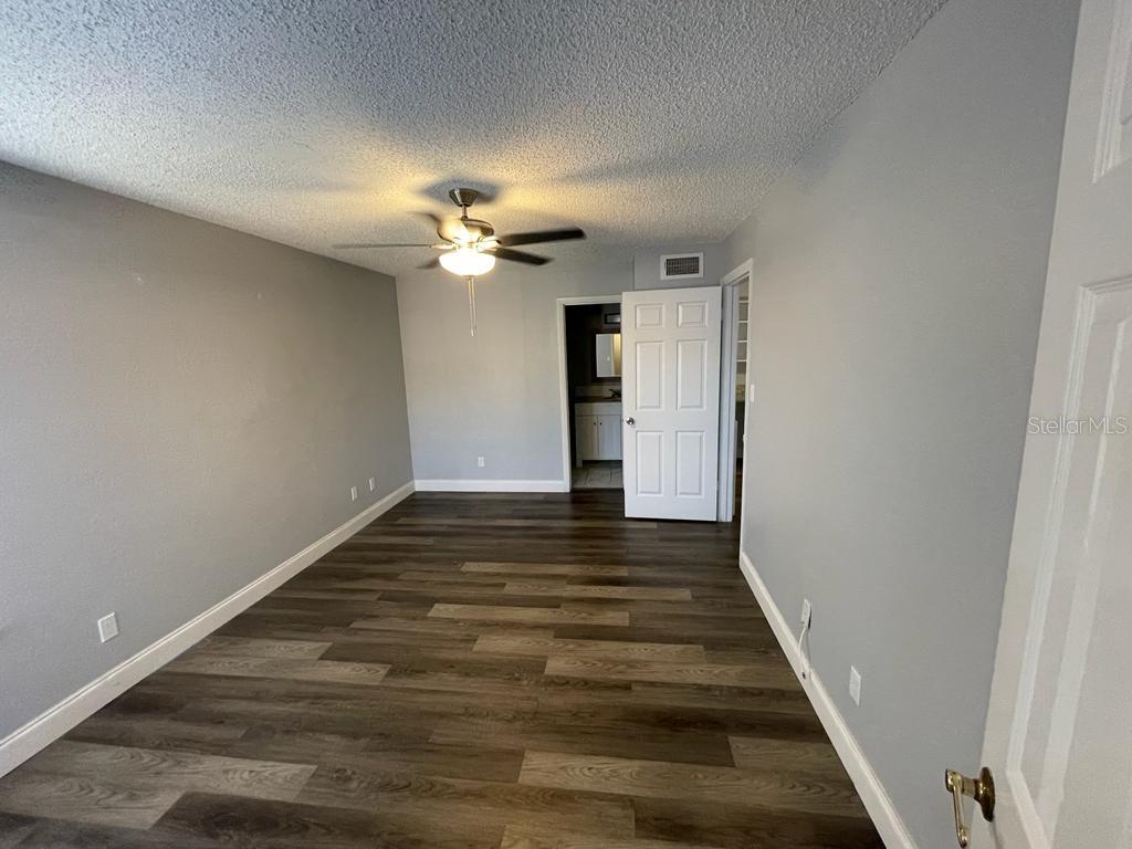 Image 23 of 32 For 5500 Devonbriar Way 212