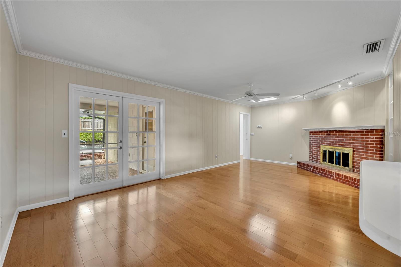 Image 8 of 26 For 761 Goldwater Court