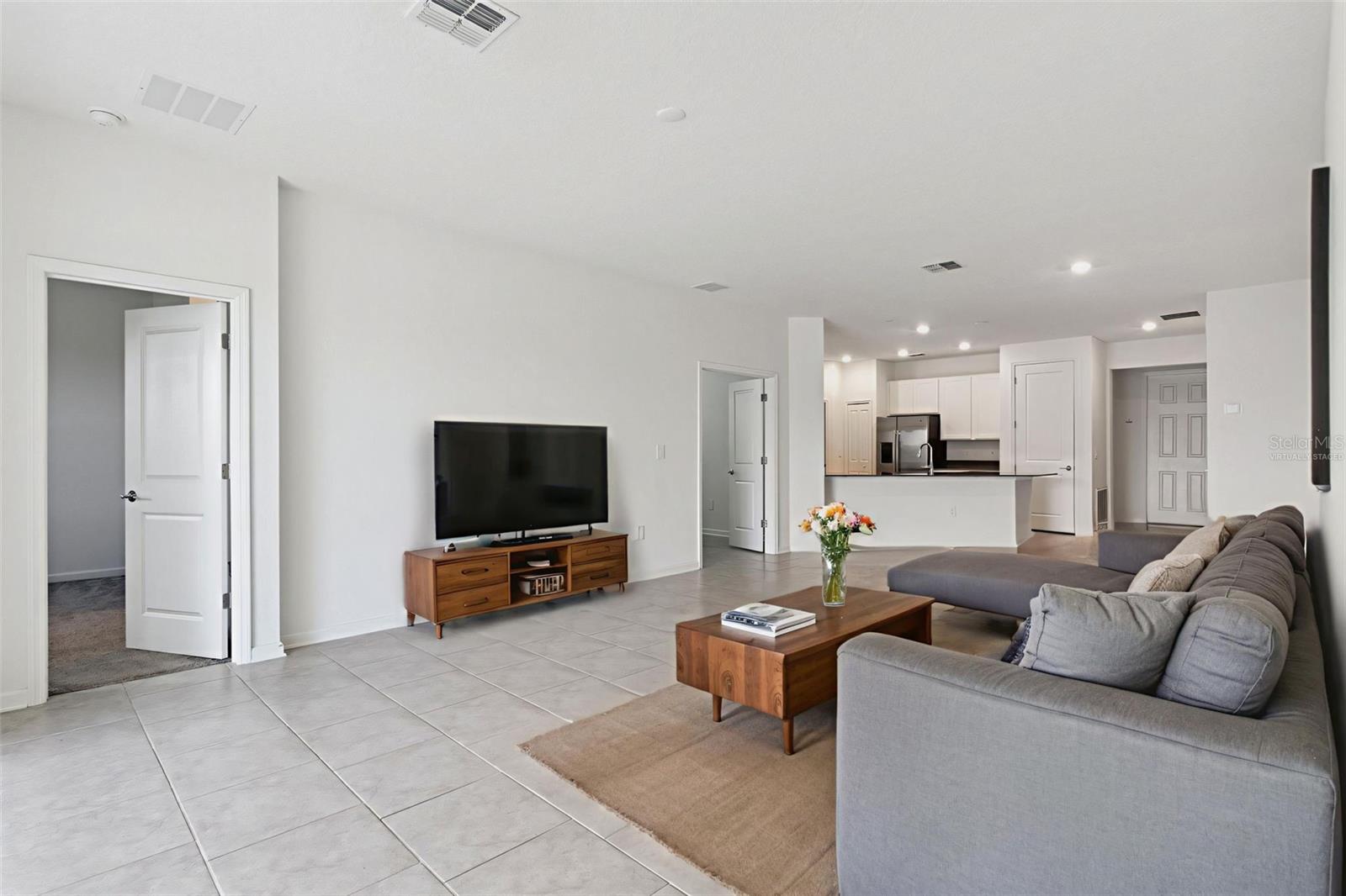 Image 4 of 40 For 26340 Feathergrass Circle