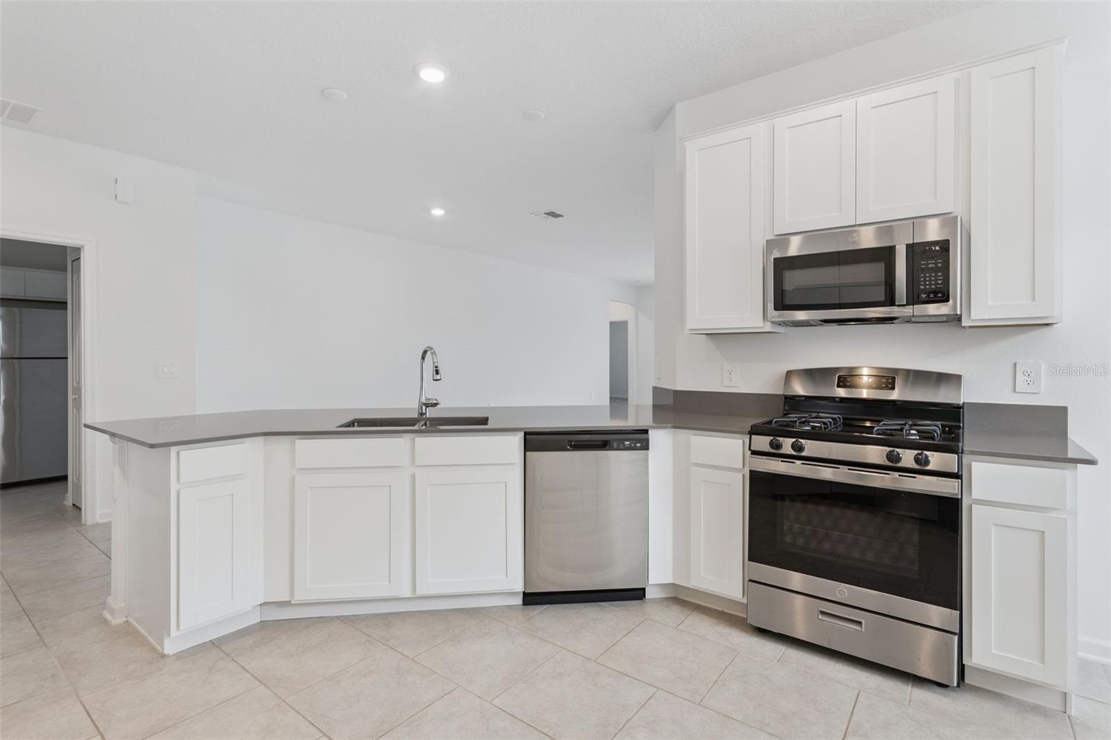 Image 5 of 40 For 26340 Feathergrass Circle