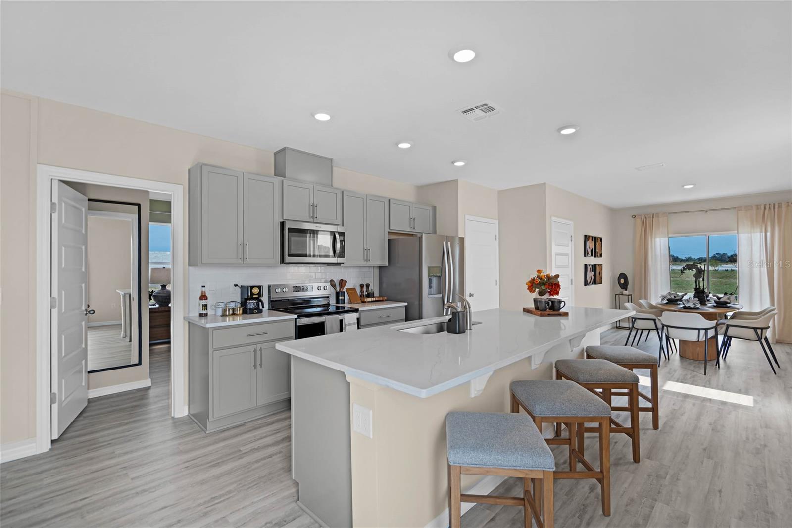 Image 4 of 34 For 1730 Hummingbird Road