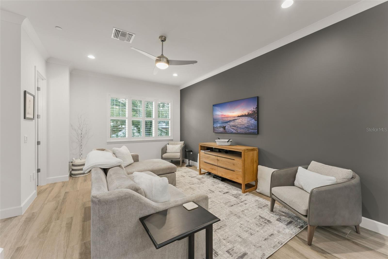 Image 21 of 42 For 131 Oak Laurel Drive