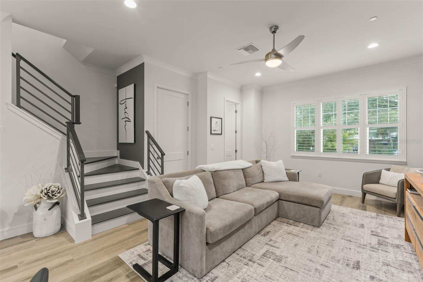 Image 22 of 42 For 131 Oak Laurel Drive