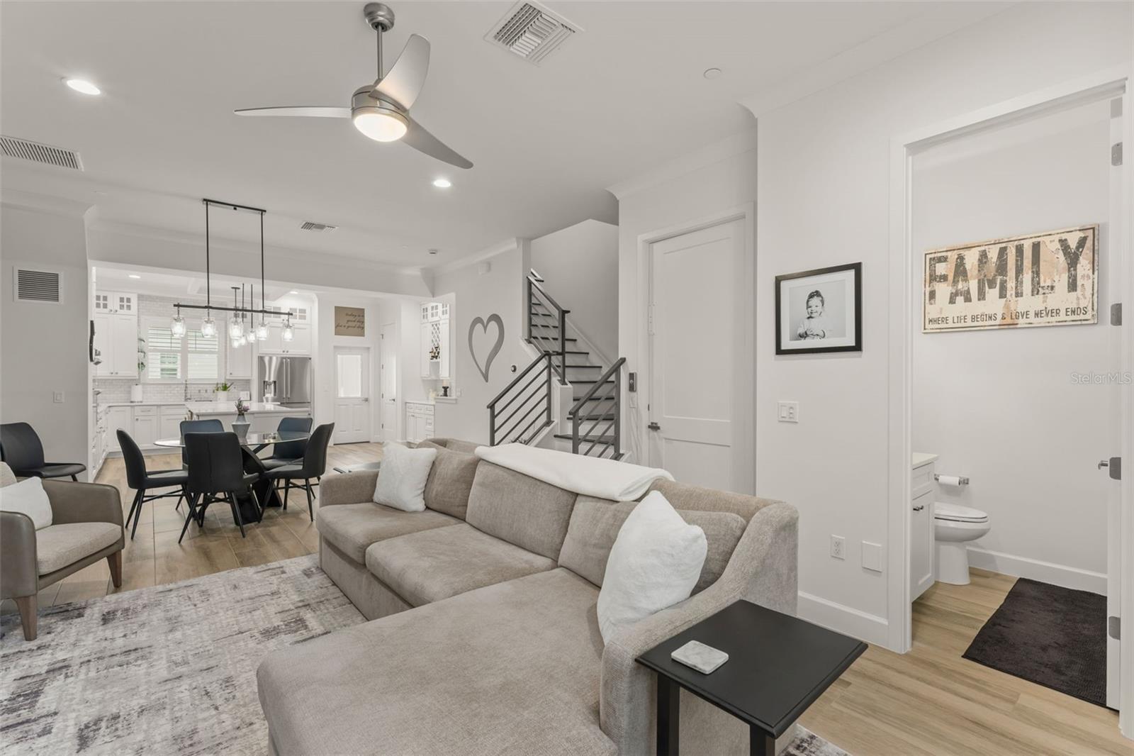 Image 23 of 42 For 131 Oak Laurel Drive