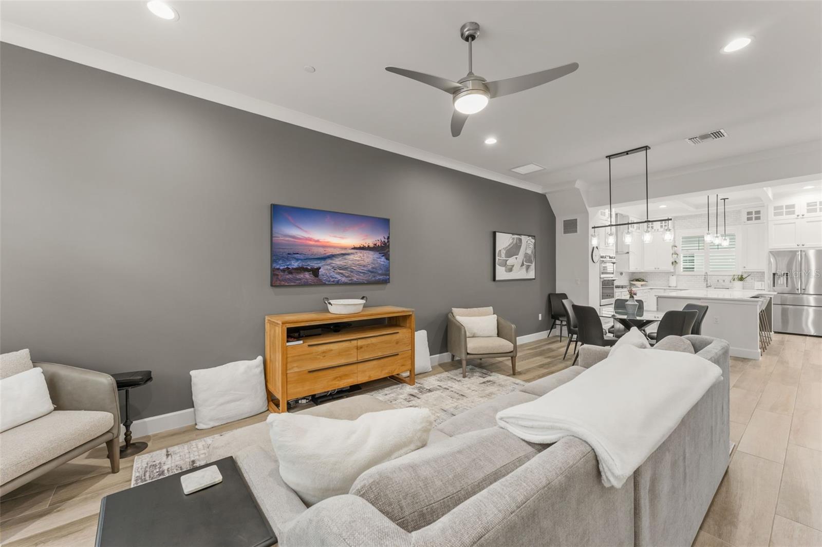 Image 24 of 42 For 131 Oak Laurel Drive