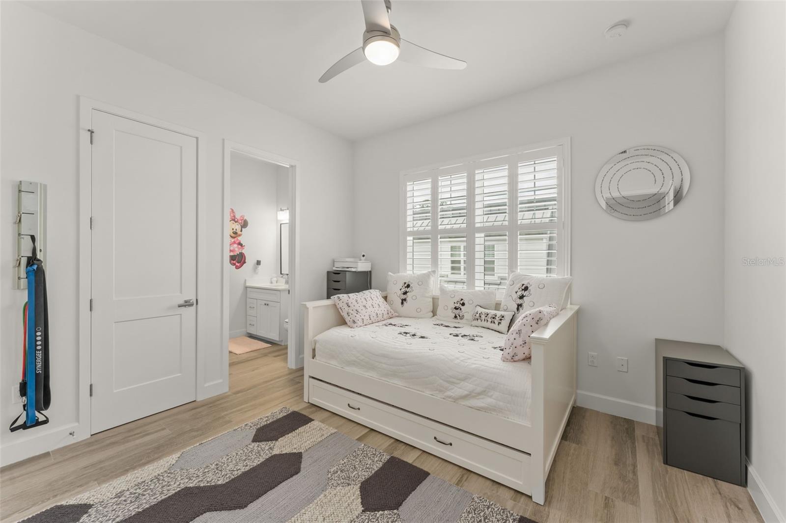 Image 26 of 42 For 131 Oak Laurel Drive