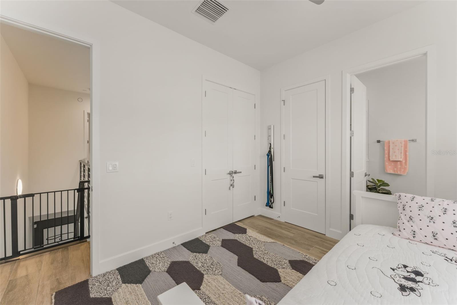 Image 27 of 42 For 131 Oak Laurel Drive