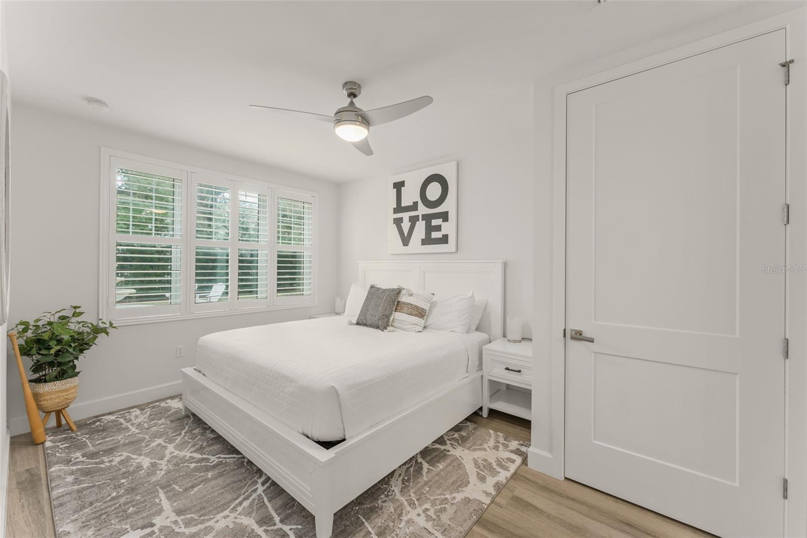 Image 7 of 42 For 131 Oak Laurel Drive