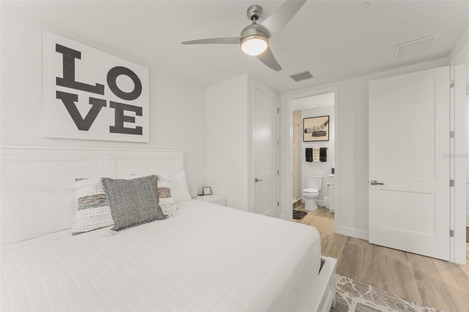 Image 8 of 42 For 131 Oak Laurel Drive