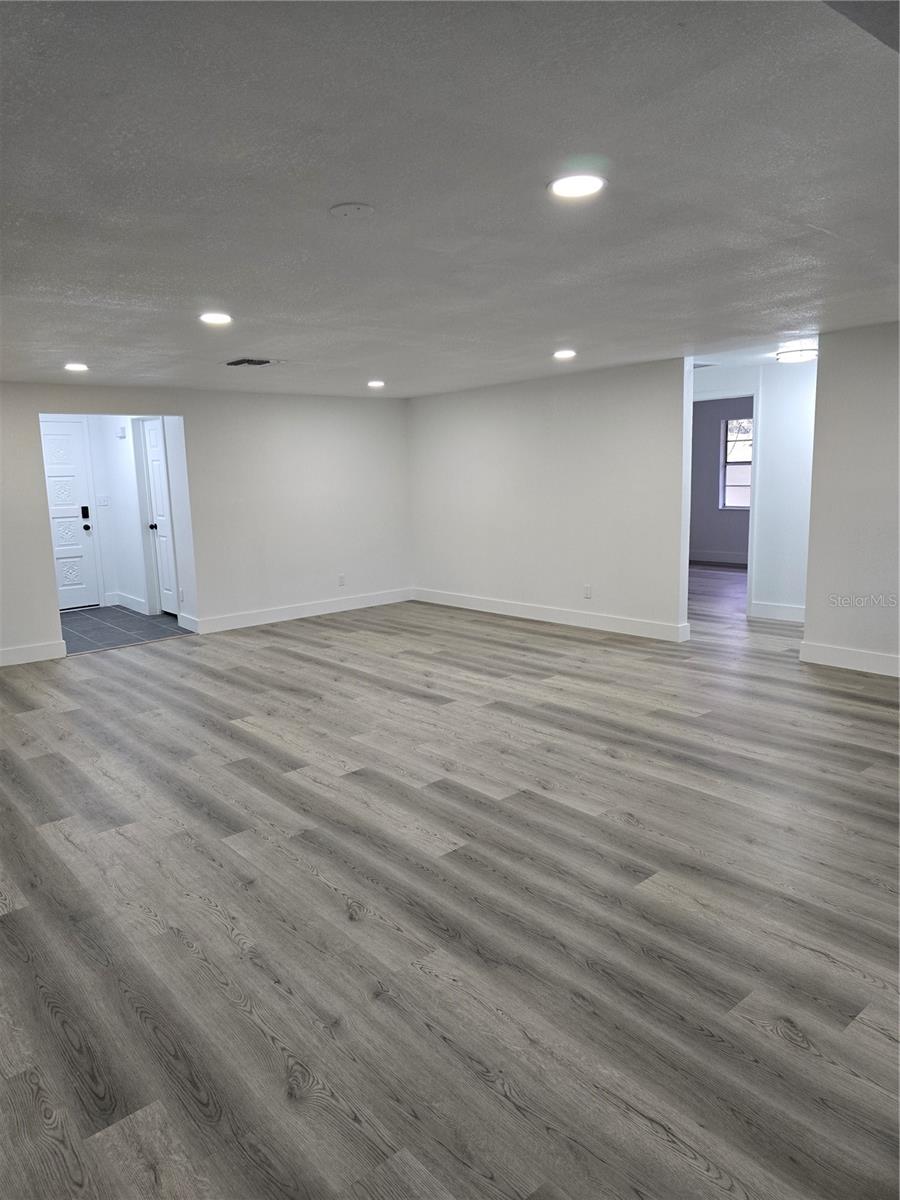 Image 11 of 25 For 13737 Michelle Avenue