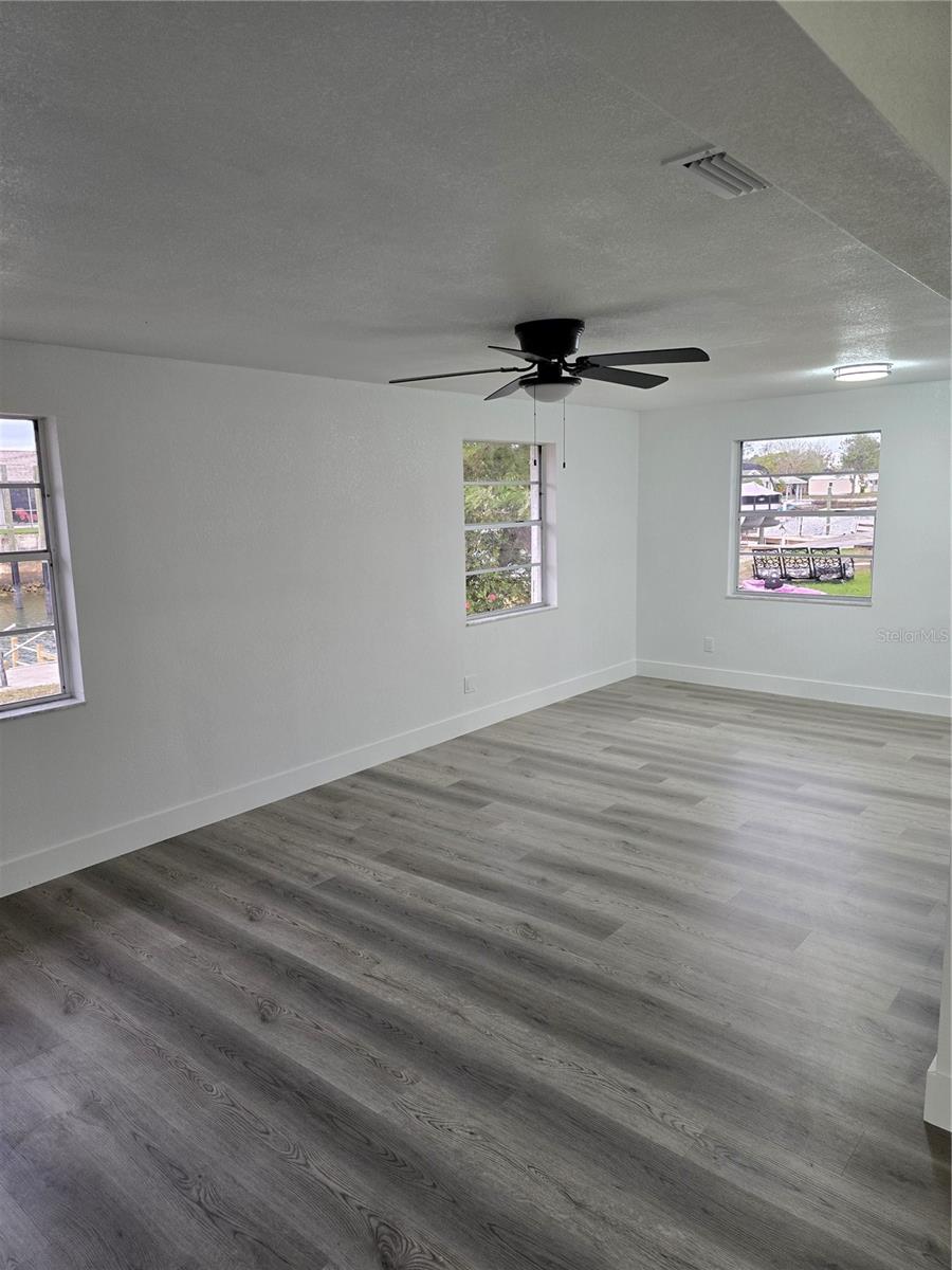 Image 12 of 25 For 13737 Michelle Avenue