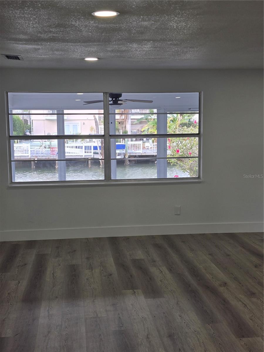 Image 13 of 25 For 13737 Michelle Avenue