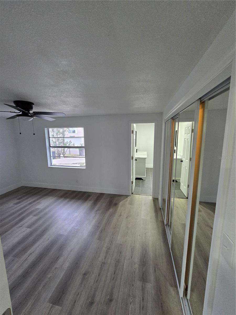 Image 16 of 25 For 13737 Michelle Avenue