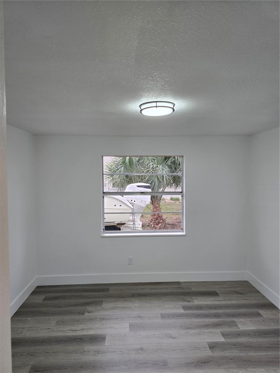 Image 18 of 25 For 13737 Michelle Avenue