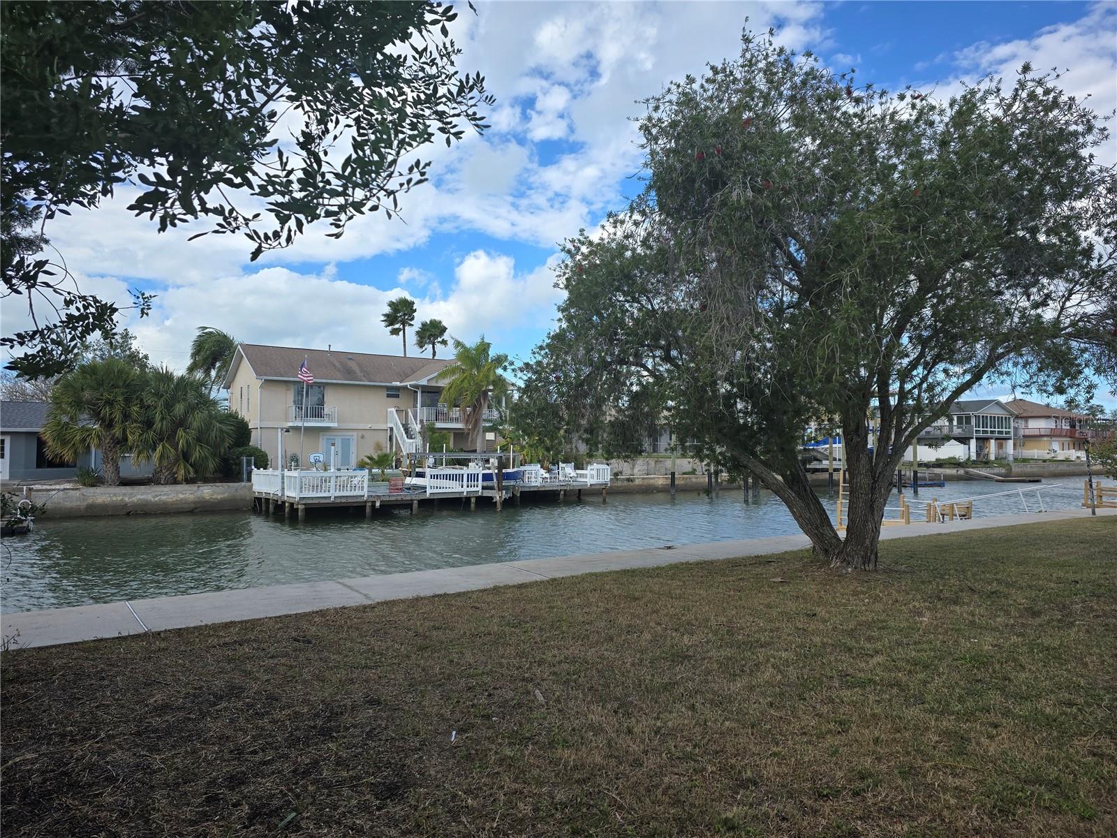 Image 21 of 25 For 13737 Michelle Avenue