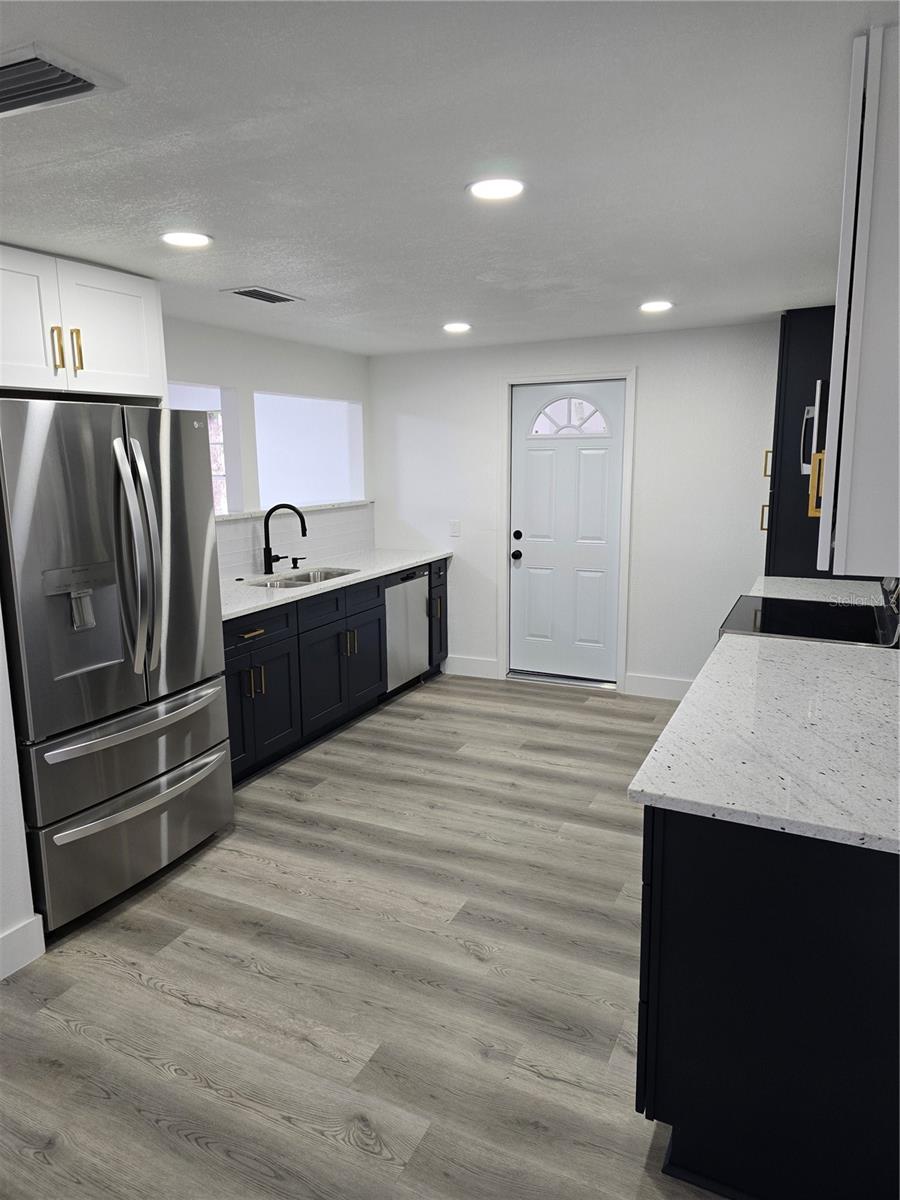 Image 4 of 25 For 13737 Michelle Avenue