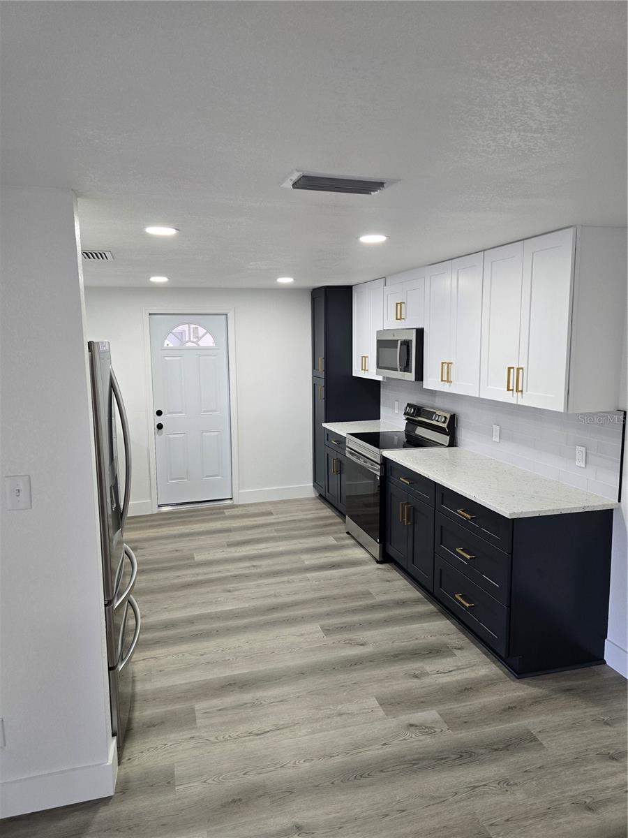 Image 5 of 25 For 13737 Michelle Avenue